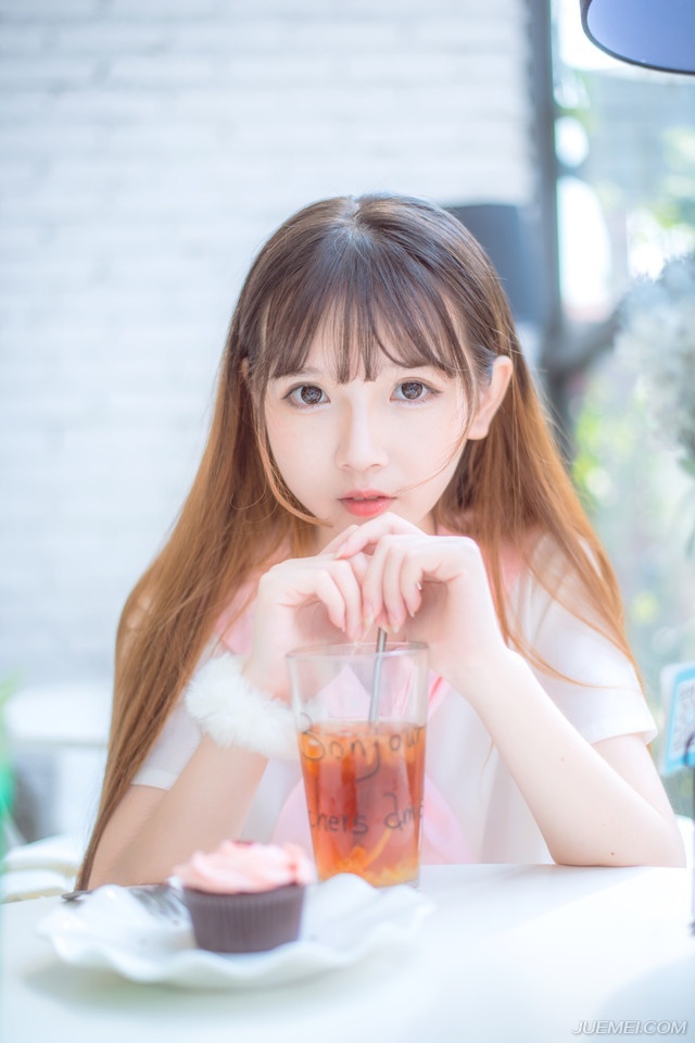 人类并不靠天神教导，人的本性里有灵性良心。在灵性良心的指引下，人人都有高于物质的要求。